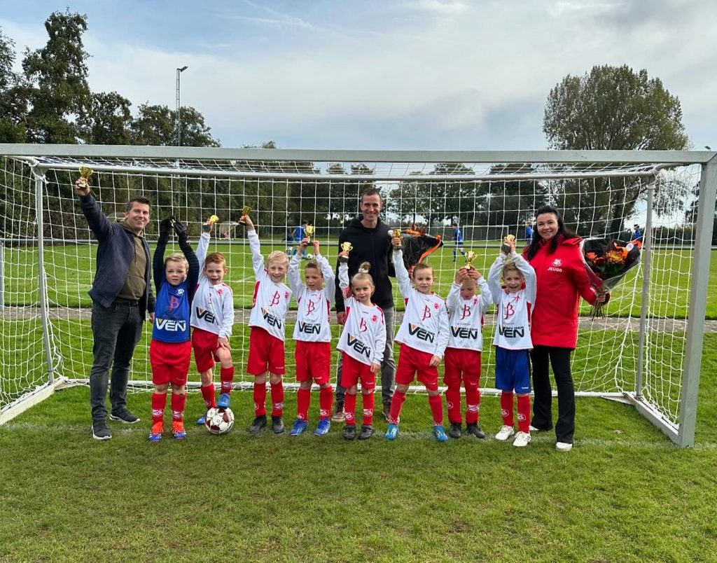 NOAD'32 JO8-1 KAMPIOEN!!