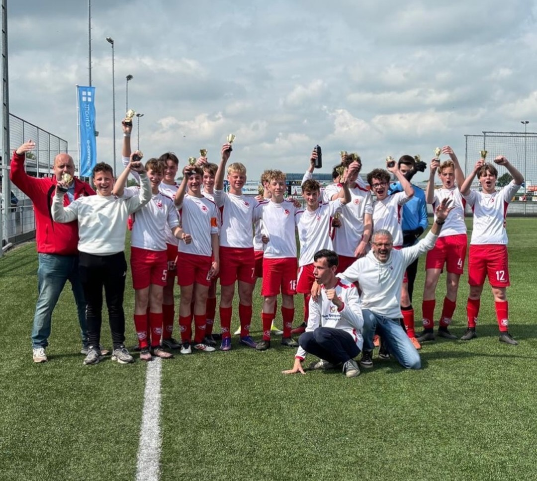 ST NOAD'32/Wilhelmina'26 JO15-1 Kampioen!!