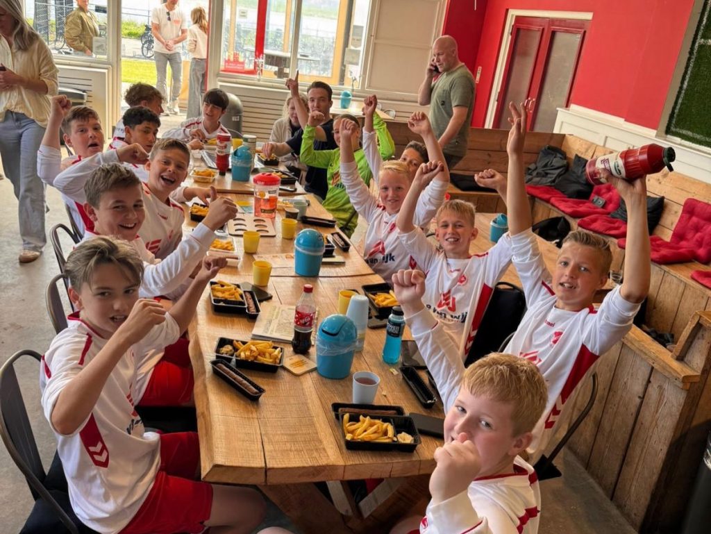 ST Wilhelmina'26/NOAD'32 JO13-1 Kampioen!! 1